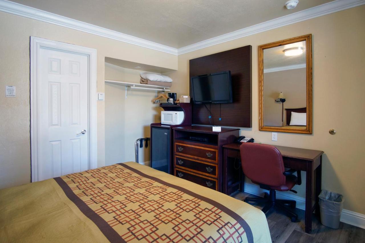 Charm Motel & Suites Burney 外观 照片