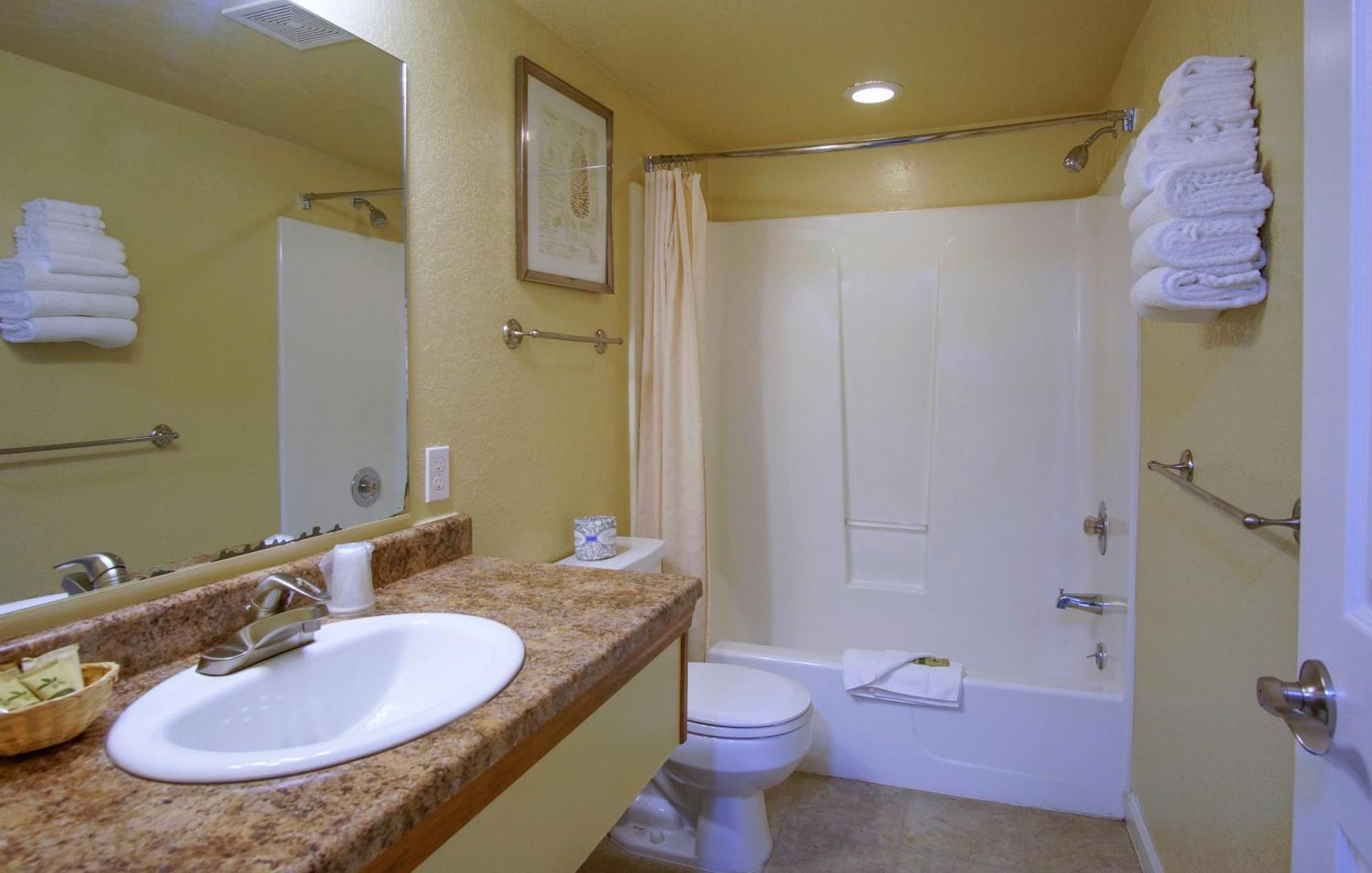 Charm Motel & Suites Burney 外观 照片