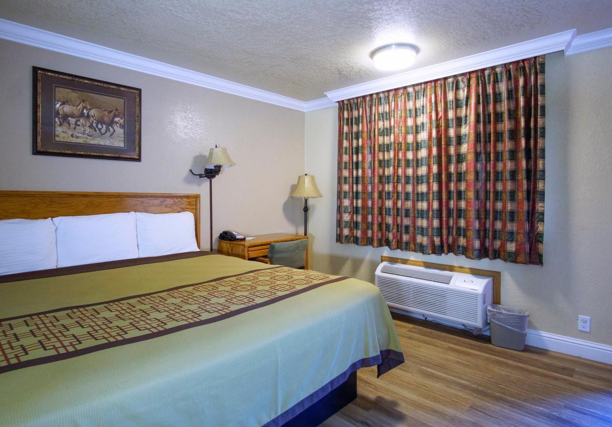 Charm Motel & Suites Burney 外观 照片