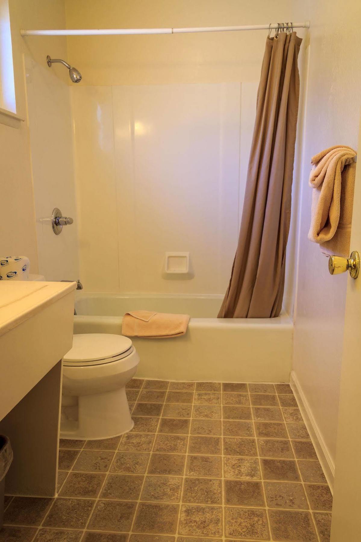 Charm Motel & Suites Burney 外观 照片