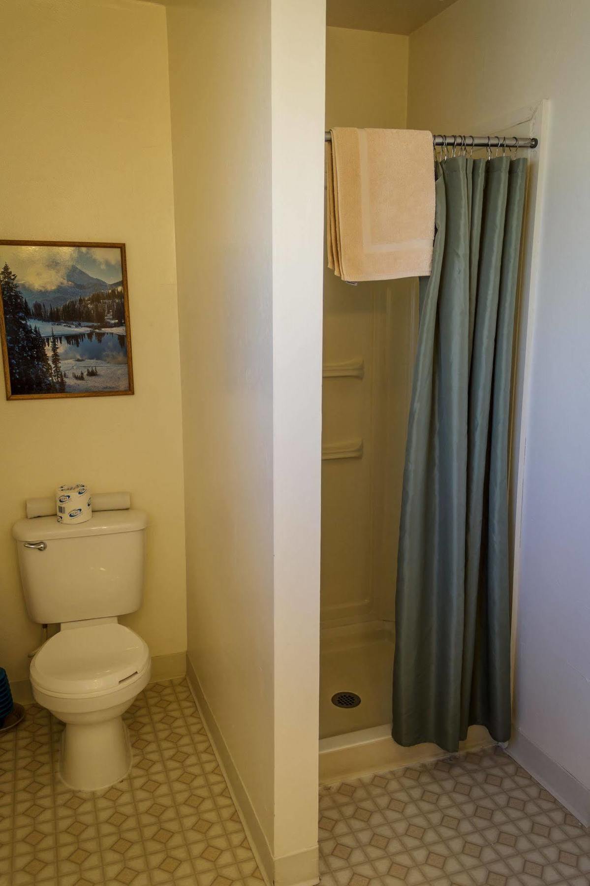 Charm Motel & Suites Burney 外观 照片