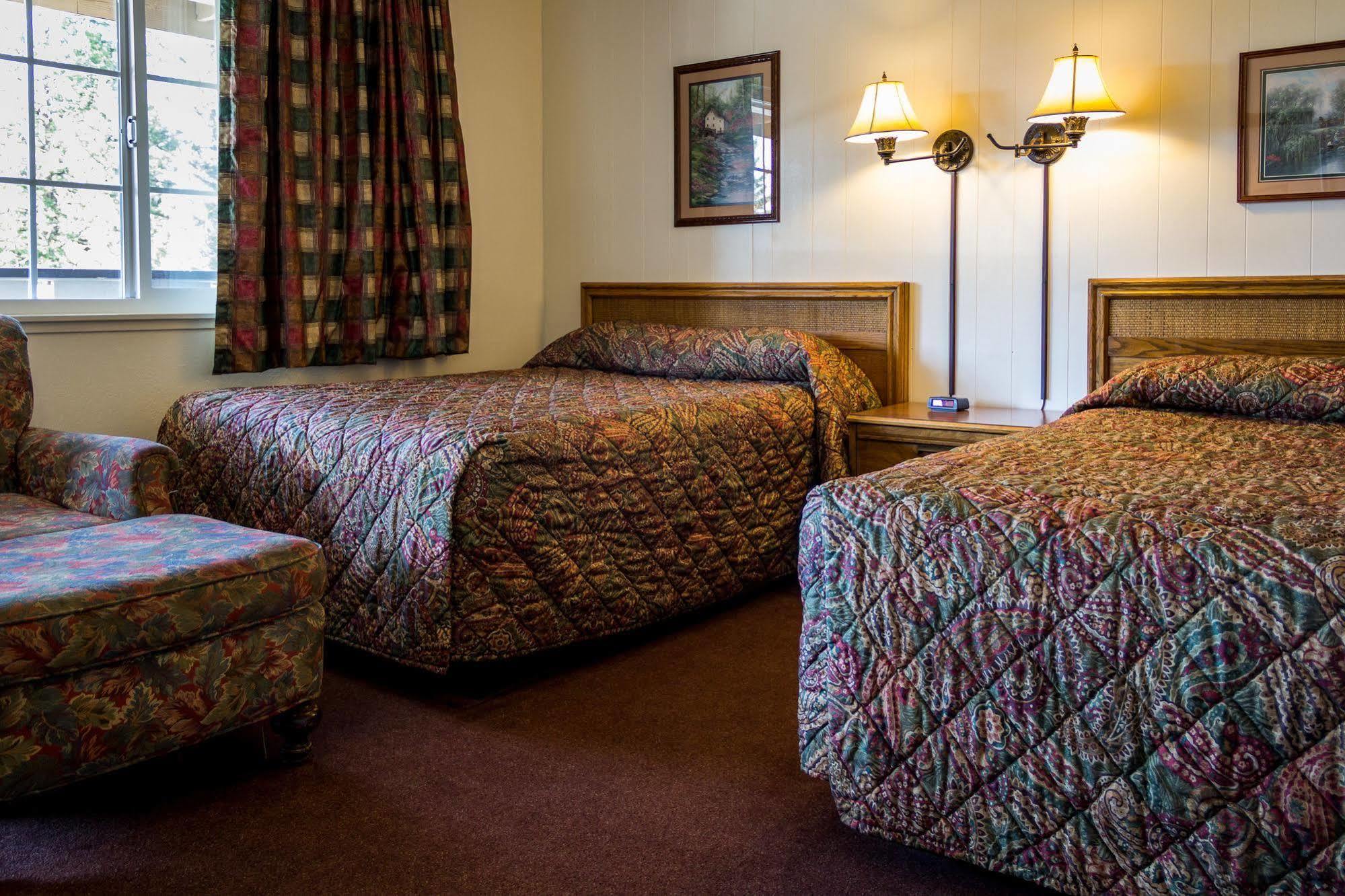 Charm Motel & Suites Burney 外观 照片