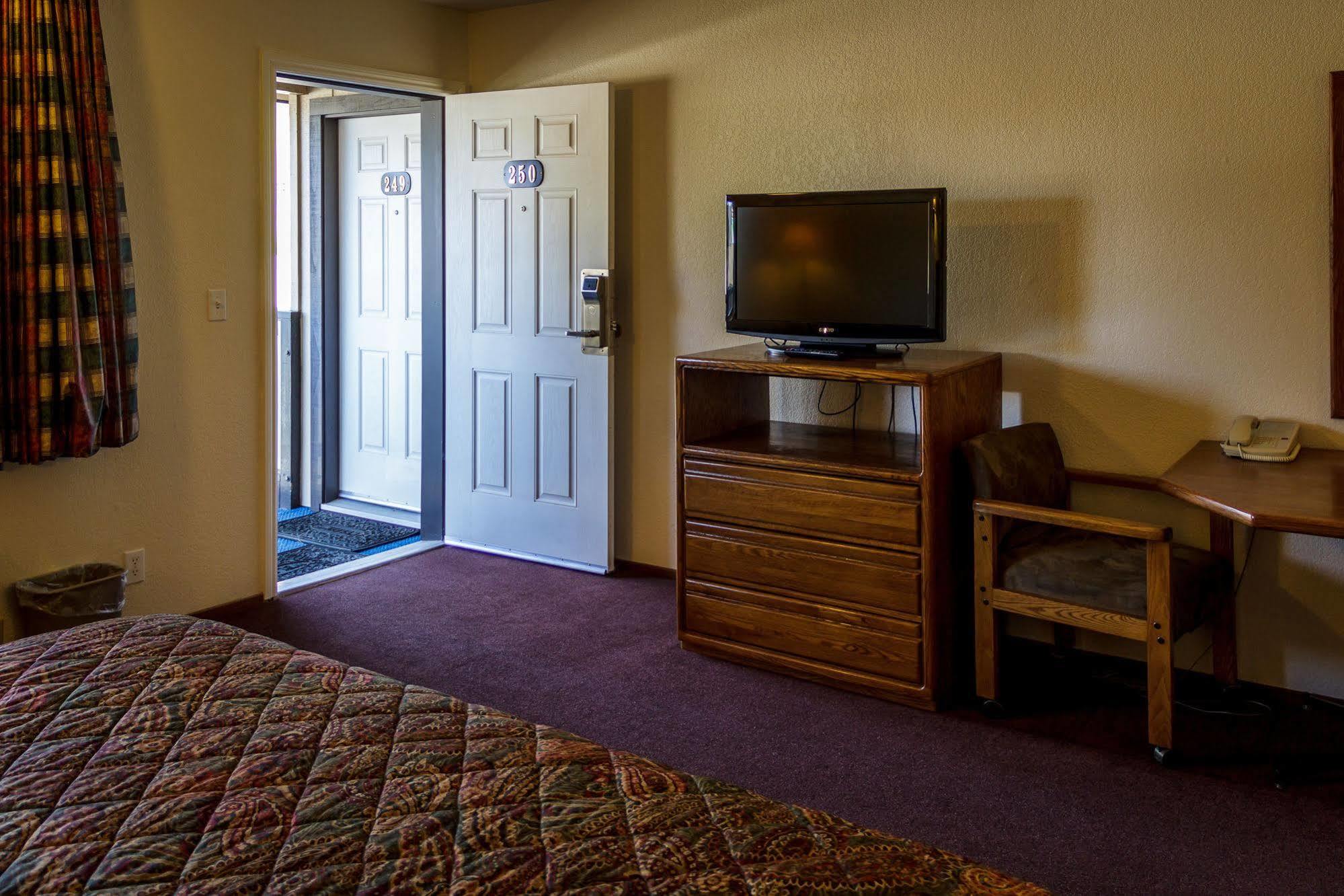 Charm Motel & Suites Burney 外观 照片