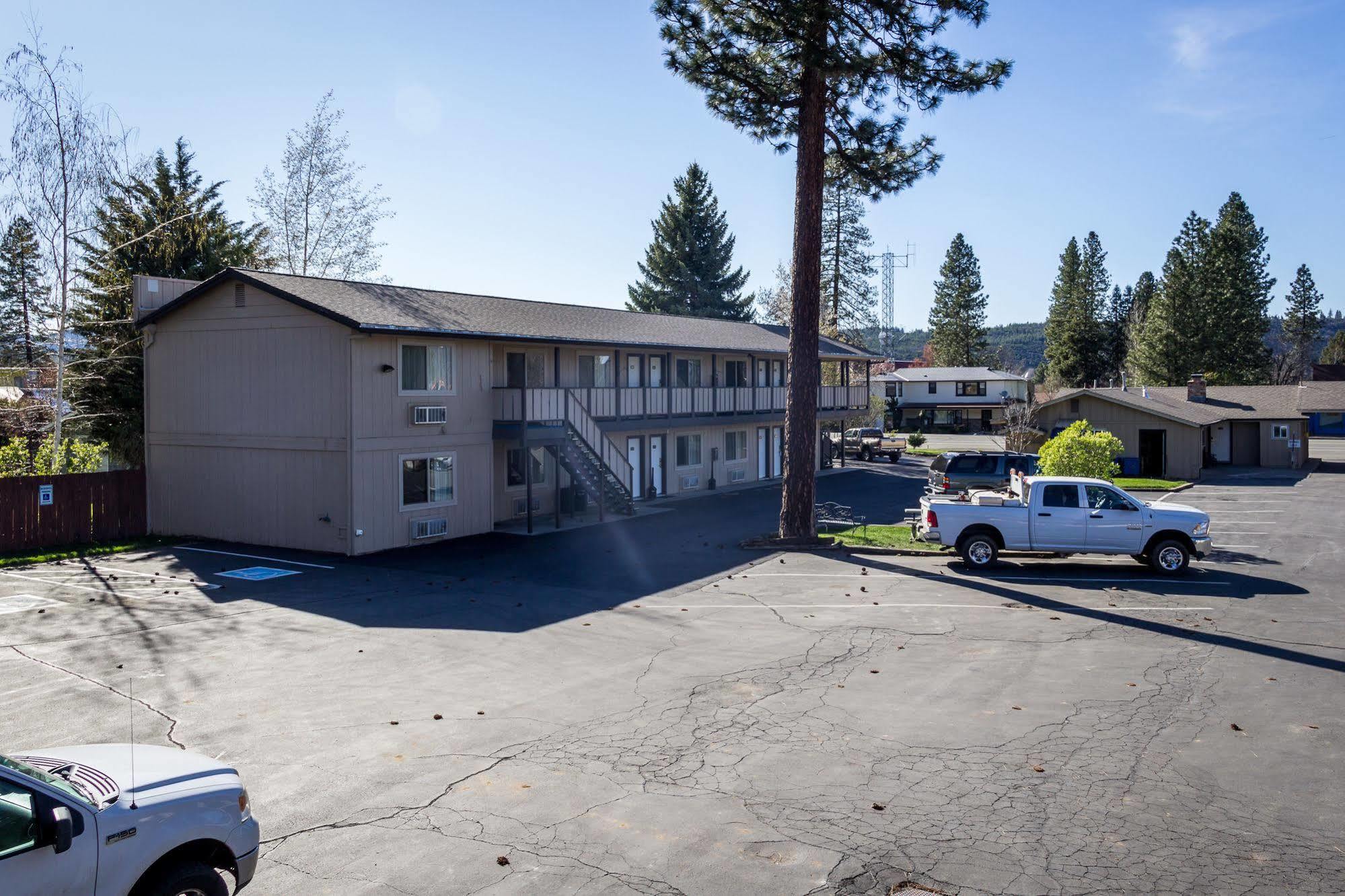 Charm Motel & Suites Burney 外观 照片