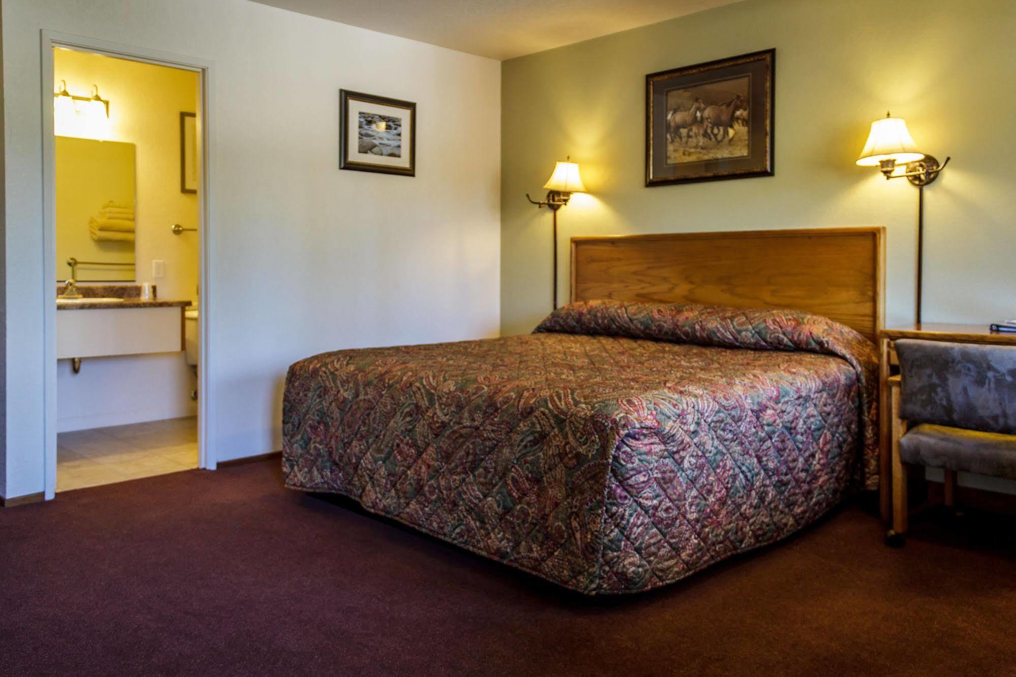 Charm Motel & Suites Burney 外观 照片