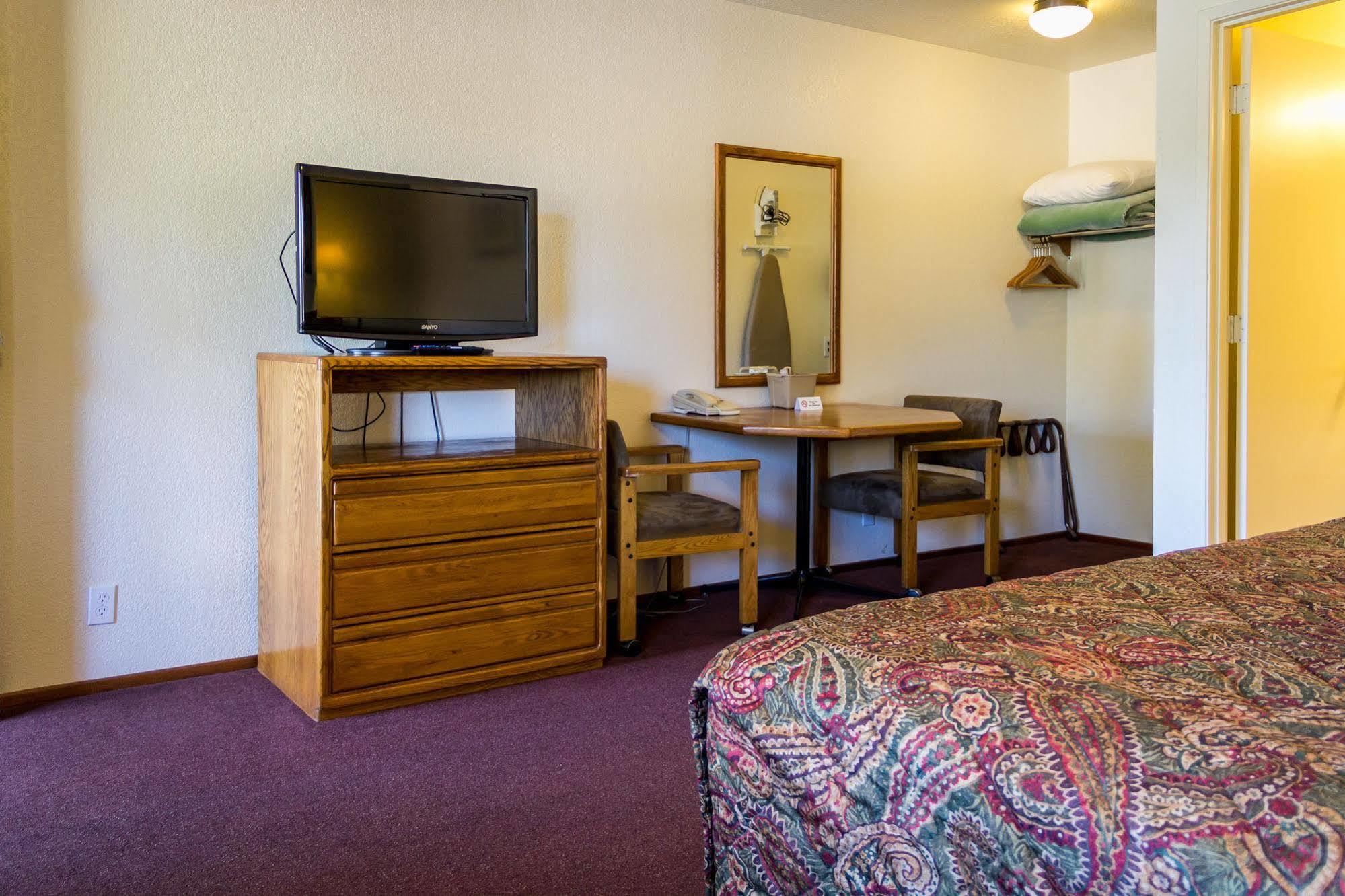 Charm Motel & Suites Burney 外观 照片